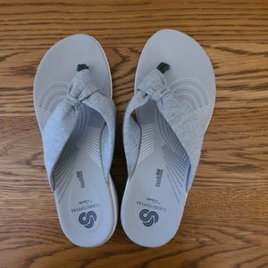 Clark's Cloudsteppers thong sandal